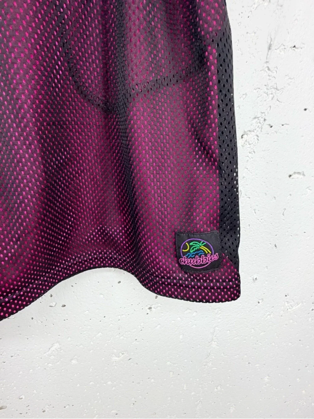 Chubbies Men’s Size 2XL Black & Hot Pink  Mesh Shorts 5.5” Inseam